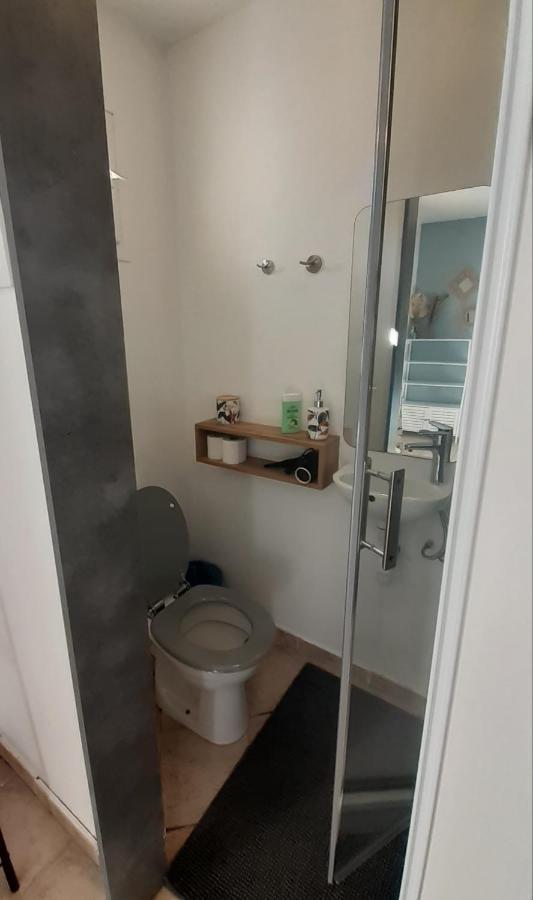 Chambres D'Hotes & Jacuzzi - A L'Ombre Des Amandiers Saint-Martin-dʼArdèche Esterno foto