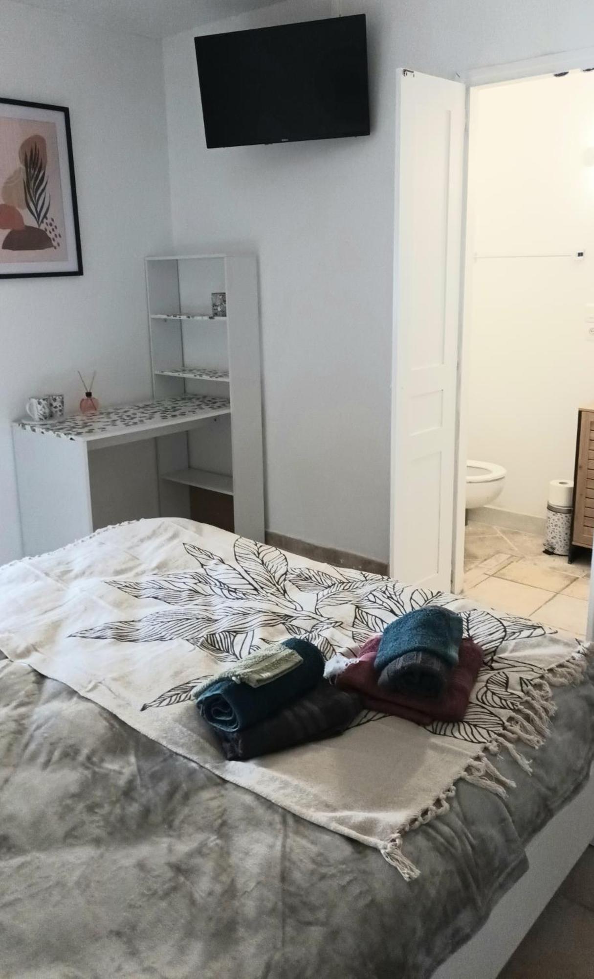 Chambres D'Hotes & Jacuzzi - A L'Ombre Des Amandiers Saint-Martin-dʼArdèche Esterno foto